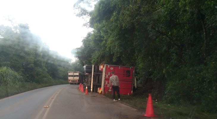 Carreta Tomba Na ERS 324 Entre Marau E Vila Maria